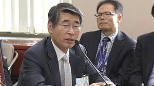 영훈중 교장에 거센 질타&hellip;'부정입학' 모르쇠 일관