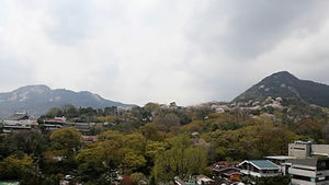 북악산 사람&middot;차 뒤엉켜&hellip;밤마다 '주차전쟁'