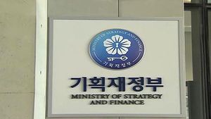 정부, 탈세 신고 포상금 크게 늘린다