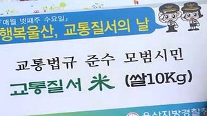 울산 경찰, 단속 대신 '양심 쌀' 시상&hellip;효과는?