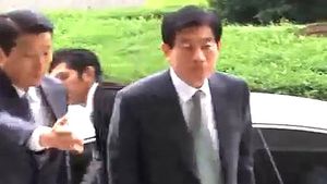 '억대 수수 혐의' 원세훈 전 원장 검찰 출석