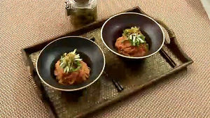 입맛 잃기 쉬운 여름철, 새콤달콤한 매실 비빔국수 만들기!