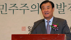 강창희 국회의장 "내년 초부터 개헌 공론화"