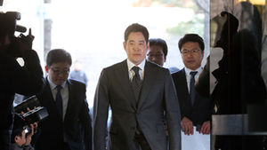 '이마트 노조 사찰' 정용진 부회장 무혐의 송치