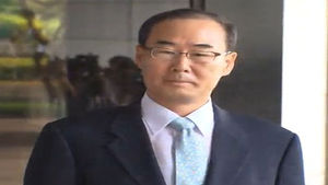 'CJ 로비 의혹' 전군표 전 국세청장 검찰 출석