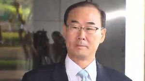 'CJ 로비 의혹' 전군표 전 국세청장 검찰 출석
