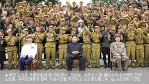 北김정은, 열병식 참가자들과 모란봉악단 공연 관람