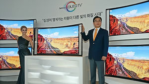 "삼성 곡면 올레드TV, LG보다 두껍고 무겁고 복잡해"