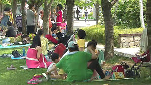 설&middot;추석, 휴일 겹치면 하루 더 쉬는 '대체휴일제' 추진