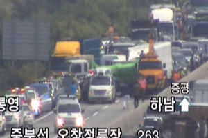 고속도로에서 차 세워놓고 다투다가&hellip;5중 추돌 사고
