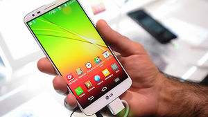 LG G2, 해외 언론 호평&hellip;폰아레나 설문선 갤S4 제쳐