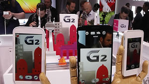 난장판된 LG G2 이벤트, 몸싸움에 'BB탄'까지&hellip;