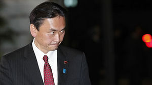"日 납치문제 담당상, 15일 야스쿠니 참배 검토"