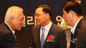 정 총리, 김한길에게 인삿말 권하자 "소문대로&hellip;"