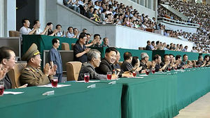 북한 김정은, 평양시민과 남자 축구경기 관람