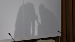 국정원 국조 청문회 속개&hellip;국정원 직원 '가림막 증언'