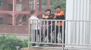 [영상] 만취 상태 男, 잠실대교에서 투신 소동