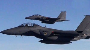 "한국 F-15 전투기, 日 C-130 수송기 엄호"