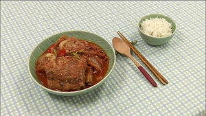 여름철 원기 회복을 도와주는 묵은지 등갈비찜