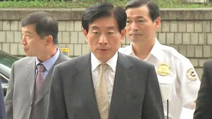 검찰 "신종 매카시즘" vs 원세훈 "고유 업무"