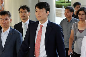 모습 드러낸 이석기 "혐의 모두 날조된 것" 목청