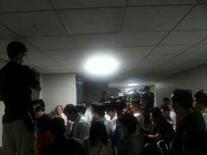 [현장 트윗] 이 시각 이석기 의원 사무실 앞