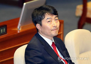 [핫포토] 국회 본회의 참석한 이석기 의원