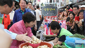 박 대통령 시장 방문&hellip;'민생' 이미지 강조
