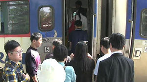 훈훈한 고향의 정 안고&hellip;아쉬운 발걸음