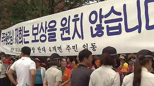 밀양 송전탑 현장에서 반대 주민-경찰 대치