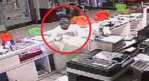 [영상] 각시탈 쓴 10대들, 스마트폰 싹쓸이&hellip;CCTV 공개