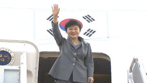 박 대통령, 인니 순방 마치고 귀국&hellip;"CEPA 연내 체결"
