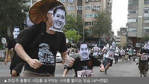 타이완 총통, 연일 시위자 신발투척 '봉변'