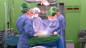 [건강] 멍울 만져져서 병원갔더니&hellip;유방암의 세대 교체
