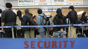 내년부터 항공기에 손톱깎이&middot;긴우산 갖고 탄다