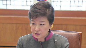 박 대통령 "의혹 철저히 조사"&hellip;정치권 공방 계속