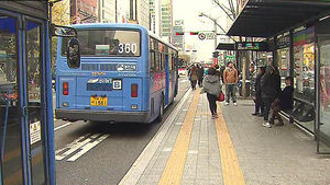 무단 횡단 부르는 중앙차로 정류장&hellip;'안전 사각'