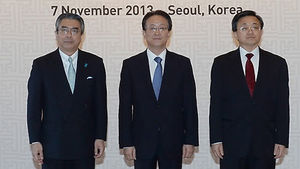 [취재파일] 한&middot;중&middot;일 포토타임&hellip;더 이상 뻣뻣할 수 없다