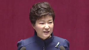 박 대통령 첫 국회시정연설&hellip;"법안 통과 협조 부탁"
