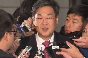 '대화록 유출 의혹' 정문헌 조사 후 귀가&hellip;"역사적 진실 밝혔다"