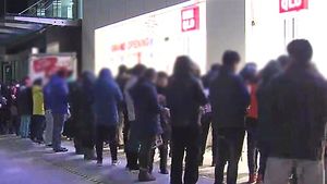 반값 세일에 새벽부터&hellip;줄 세우기 마케팅, 왜?