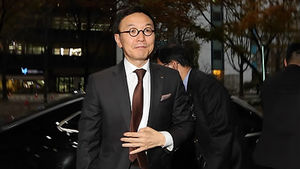 [속보] 이건호 국민은행장 사임&hellip;"해야할 일 했다"