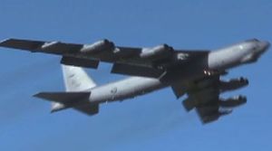 [생생영상] 中 방공구역 관통 비행한 美 B-52 폭격기, 제원은?