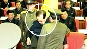 장성택, 팔 붙잡힌 채 끌려나가&hellip;대대적 보도