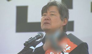 [생생영상] "의료민영화 반대"&hellip;의사협회장 자해 소동