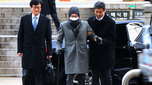 이재현 CJ회장 기소 5개월 만에 첫 공판 출석