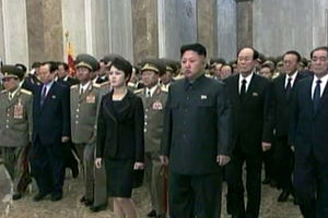 北군부 인사들이 김정은 오른 쪽에  선 이유?