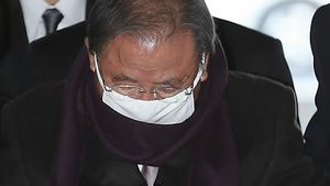 [핫포토] 조석래 회장, 마스크 쓴 채 법원 출석