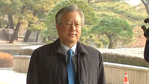 '횡령&middot;배임 혐의' 이석채 전 KT 회장 소환 조사
