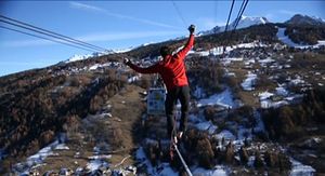[생생영상] 380m 상공 아찔한 외줄타기&hellip;숨 막히는 도전!